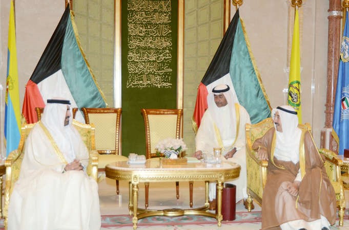 صاحب السمو الامير الشيخ صباح الاحمد خلال استقباله سفير الامارات ﻿