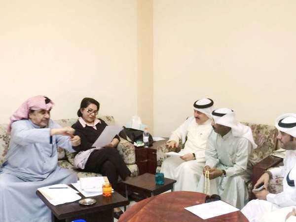 وكيل وزارة الاعلام صلاح المباركي يستمع لحديث العملاق بوعدنان بحضور الفنانة سعاد عبدالله والفنان طارق العلي