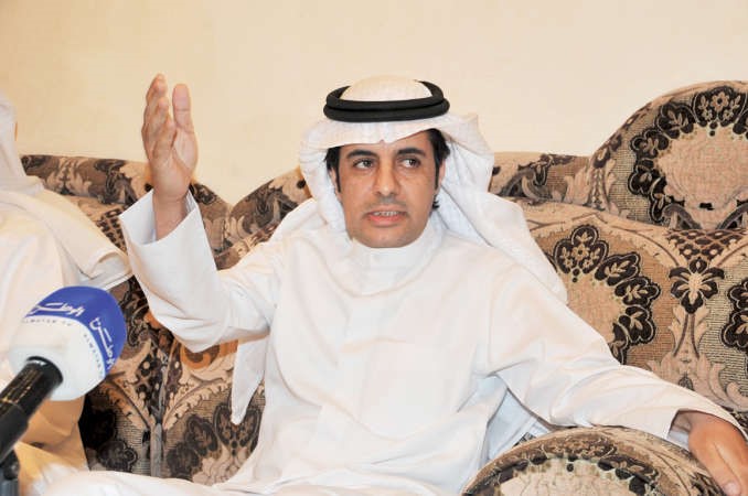مرشح الدائرة الرابعة سعود المطيري متحدثا الى الحضور
