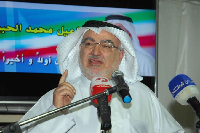 خليل الصالح مخاطبا الحضور
