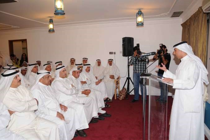 مرشح الدائرة الثالثة بسام العسعوسي متحدثا الى ناخبي الدائرة
