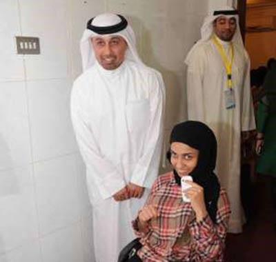 العسعوسي مع احدى الناخبات