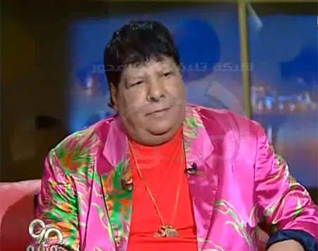 بالفيديو.. شعبولا يهدي السيسي أغنية "من غير حلفان ياريس"
