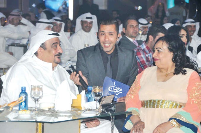 الفنان احمد جوهر يتحدث للمذيع محمد نجم عن المعزب بحضور امل عباس﻿