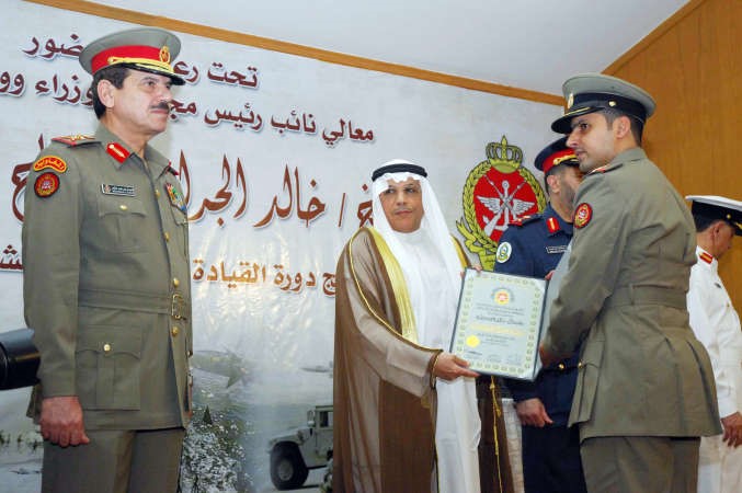 تكريم احد الخريجين ﻿