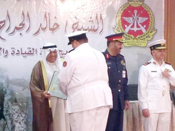 الشيخ خالد الجراح مكرما مصطفى الدخيل