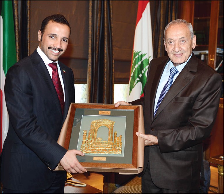 رئيس البرلمان اللبناني نبيه بري مستقبلا رئيس مجلس الامة مرزوق الغانم امس محمود الطويل