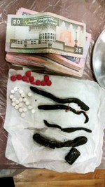الحشيش والحبوب المضبوطة بحوزة السوريين