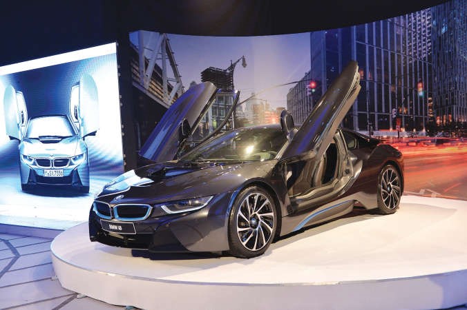BMW i8 ثورة في عالم السيارات الرياضية