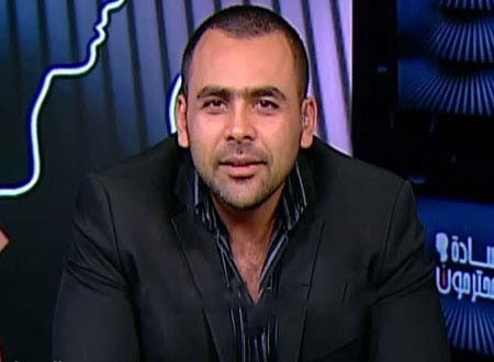 بالفيديو.. مذيع مصري يدخل في نوبة ضحك على الهواء