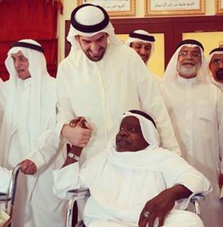 بالصور.. حسين الجسمي يواصل مواقفه الانسانية