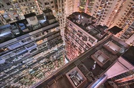 بالصور.. فرنسي يلتقط صوراً تحبس الأنفاس لناطحات السحاب