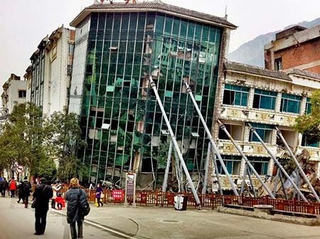 بالصور.. مدينة منكوبة بالكامل تتحول إلى متحف بسبب عدم القدرة على ترميمها