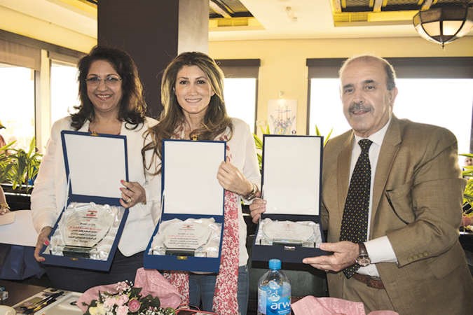 المحتفى بهم في لقطة جماعية﻿