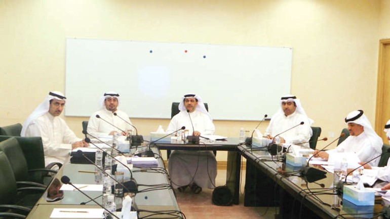 دحسن كمال خلال ترؤسه اجتماع لجنة العاصمة
