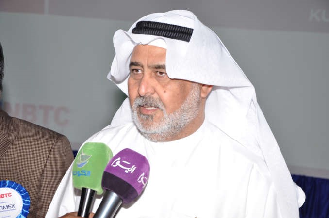 محمد البداح يلقي كلمة خلال المؤتمر الصحافي ﻿