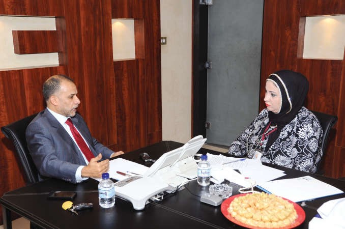 د عبدالرحمن الشايجي متحدثا للزميلة الاء خليفةهاني الشمري﻿