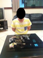  المتهم وامام السلاح المستخدم