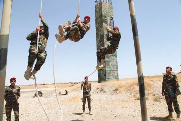عناصر من قوات الامن الكردية يخضعون للتدريبات في اربيلرويترز
