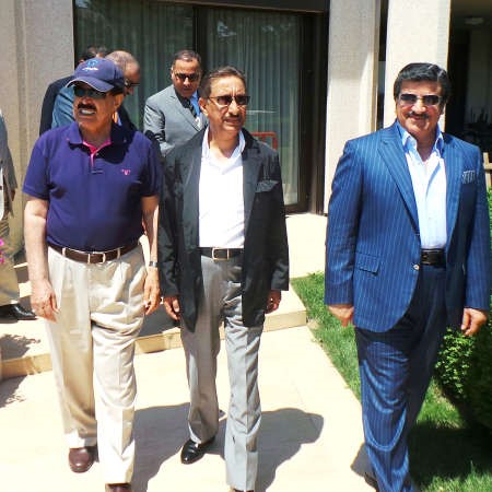 خالد السويدي وعبدالله النفيسي واحمد الجارالله
