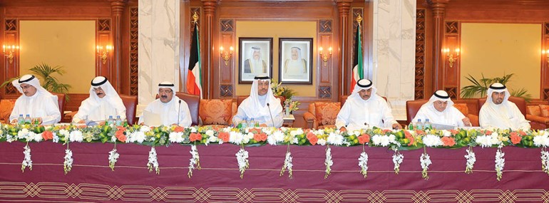 سمو الشيخ جابر المبارك والشيخ ناصر صباح الاحمد والشيخ صباح الخالد والشيخ محمد الخالد والشيخ خالد الجراح وم عبدالعزيز الابراهيم وانس الصالح خلال الاجتماع﻿