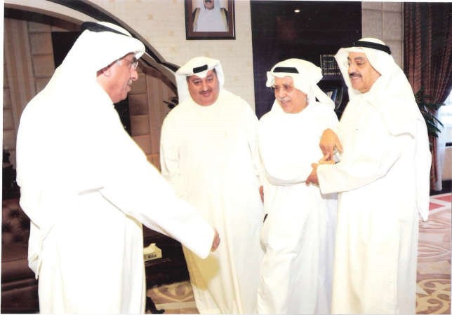 الفريق اول ماحمد الرجيب مستقبلا عماد بوخمسين ورضا الفيلي 