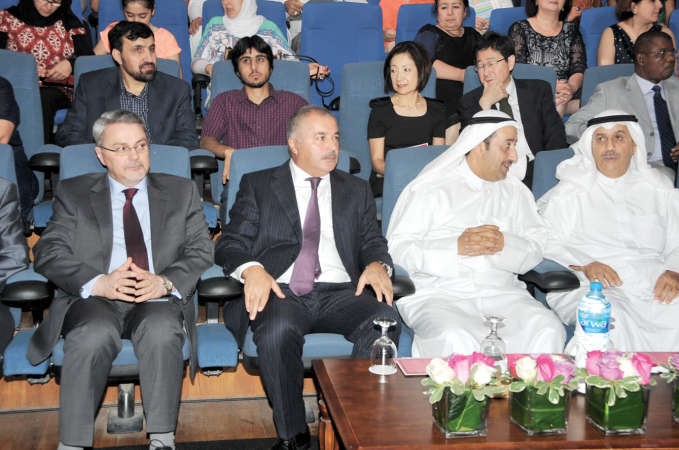 الامين العام المساعد لقطاع الفنون محمد العسعوسي مع ضيوف الحفل﻿