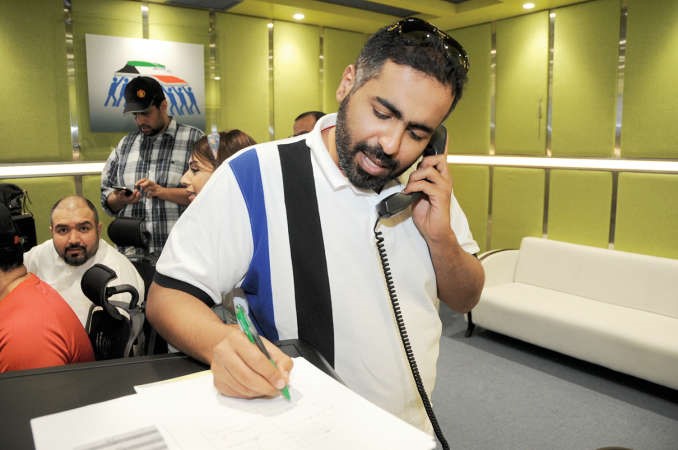 المعد مشعل العنزي يجهز الاتصالات