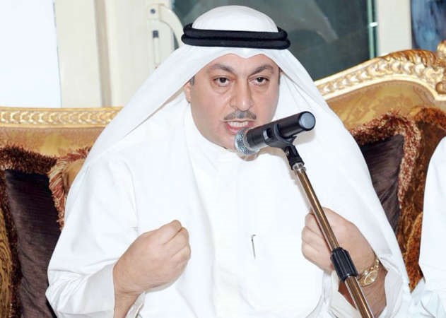 مرشح الدائرة الثالثة عبدالله الانصاري متحدثا للحاضرات 