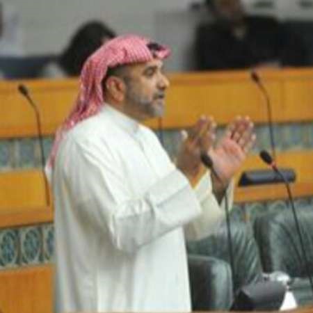 طاهر الفيلكاوي متحدثا في احدى جلسات المجلس﻿