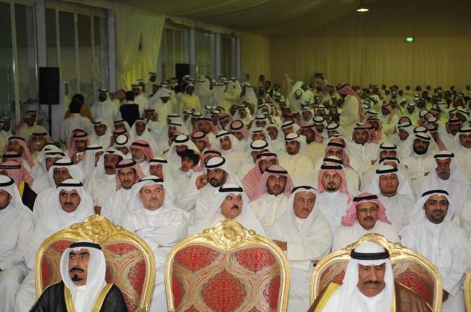 ناخبو الدائرة الرابعة يستمعون للمرشح مرزوق الخليفة