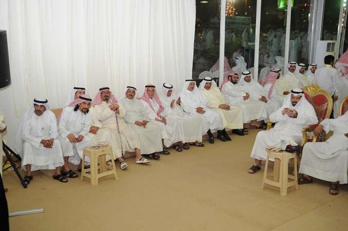جانب من الحضور في مقر الخليفة