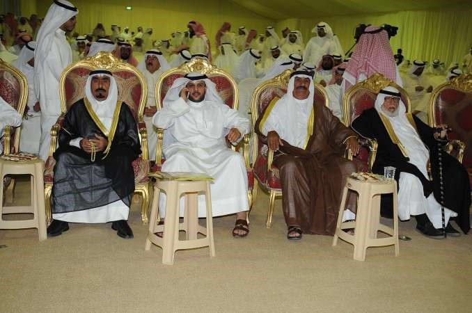 الناخبون يتابعون حديث الخليفة