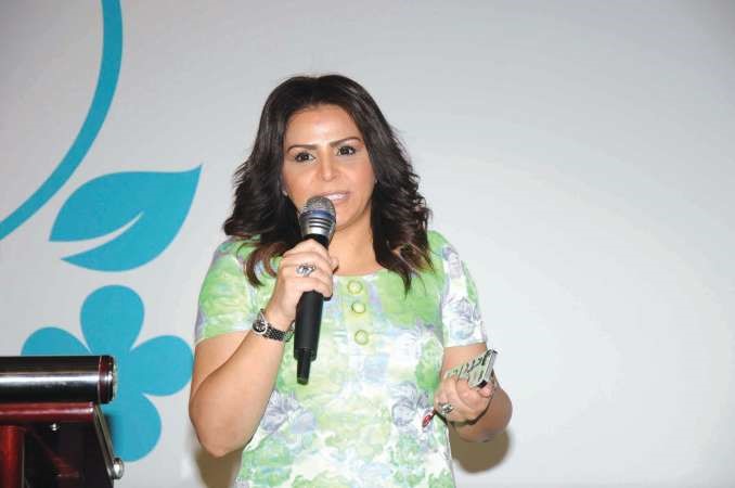 درنا العبدالرزاق تلقي كلمة