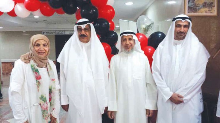 دعبدالعزيز الفرهود يتوسط دحسن الدوسري ودحامد المسيليم ودصديقة بوعليان 