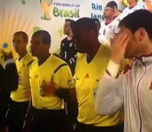 بالفيديو..موقف محرج لحكم مباراة إسبانيا وتشيلي 