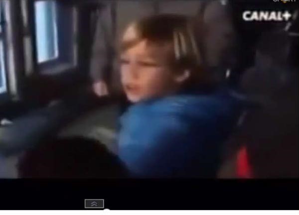 بالفيديو.. كريستيانو يتجاهل مصافحة طفل عقب مغادرته التدريبات 