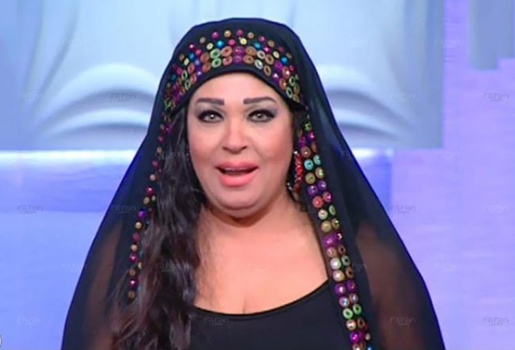 فيفي عبده تلبس الأسود حدادا على إسبانيا وتتهم هشام عباس بالتسبب في هزيمتها