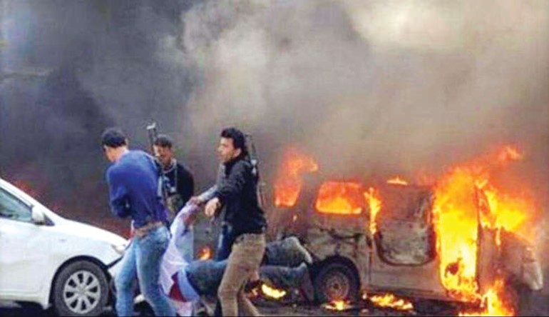 قوات الامن تسعف احد ضحايا تفجير ضهر البيدر محمود الطويل
