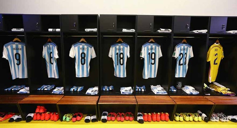 صور من غرفة تبديل ملابس المنتخب الارجنتيني
