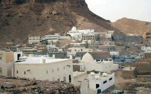 قبر هود.. ينعش حضرموت موسمياً