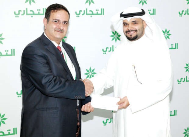 جانب من تقديم شيك الرعاية ﻿