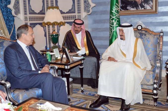صاحب السمو الملكي الامير سلمان بن عبدالعزيز ولي العهد نائب رئيس مجلس الوزراء ووزير الدفاع السعودي خلال مباحثاته مع وزير الخارجية الروسي سيرغي لافروف في جدة امس الاول واس﻿