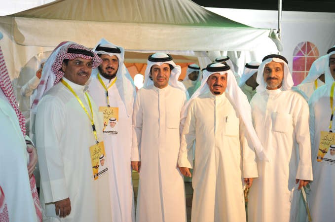سعود المطيري بين مؤيديه