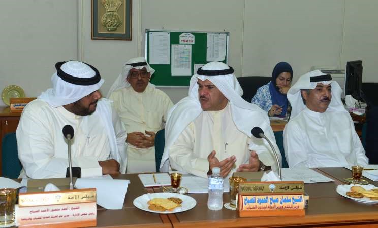 الشيخ سلمان الحمود والشيخ احمد المنصور اثناء الاجتماع