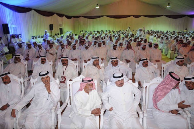 الحضور يستمعون الى حديث مرشح الدائرة الثانية صالح السليماني