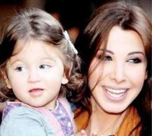 نانسي عجرم تهنىء صغيرتها "إيلا" بمناسبة تخرجها