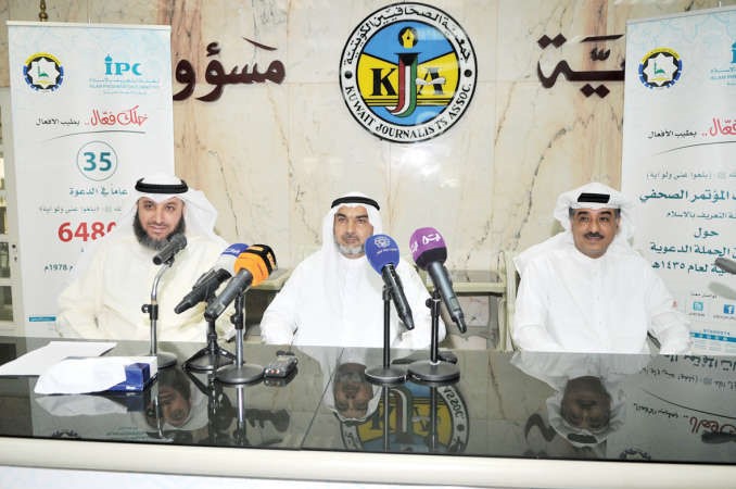 جمال الشطي متوسطا عبدالعزيز الدعيج وجودة الفارس				حمدي شوقي﻿