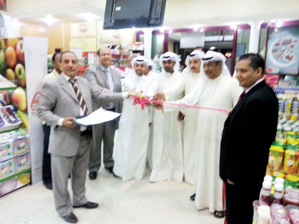 فيصل الرشدان يقص شريط افتتاح المهرجان الرمضاني لـتعاونية النزهة﻿