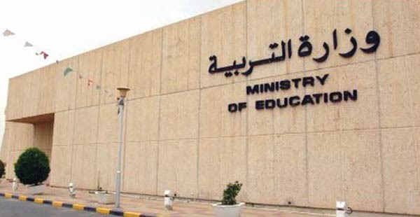 طلبة الأدبي اختتموا اختباراتهم بالإحصاء و«التربية» تستعد للنتائج